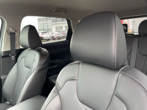 Used 2025 Kia Sorento S image 23