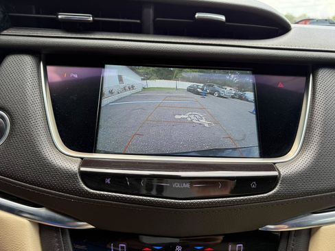 Used 2018 Cadillac XT5 FWD image 38
