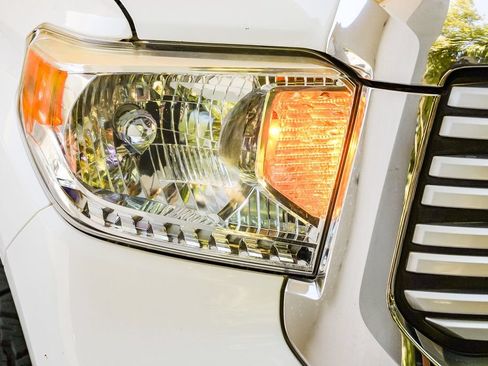 Used 2015 Toyota Tundra Limited w/ Limited Premium Package RWD image 8