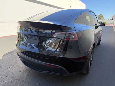 Used 2022 Tesla Model Y Performance AWD/4WD image 3