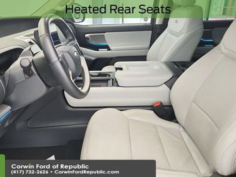 Used 2025 Ford Expedition Platinum w/ Driver's Package image 14