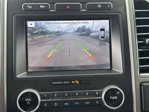 Used 2019 Ford Expedition Max XLT w/ Equipment Group 202A AWD/4WD image 35