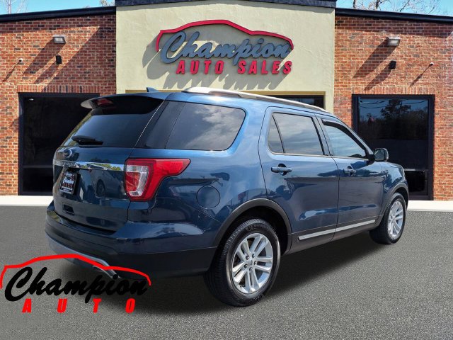Used 2017 Ford Explorer XLT FWD image 4