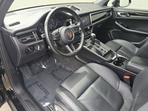 Certified 2023 Porsche Macan AWD/4WD image 4