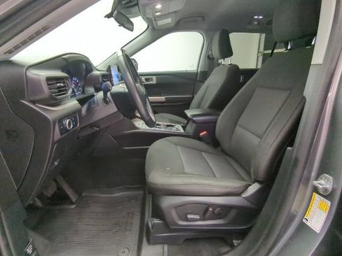 Used 2023 Ford Explorer XLT AWD/4WD image 8