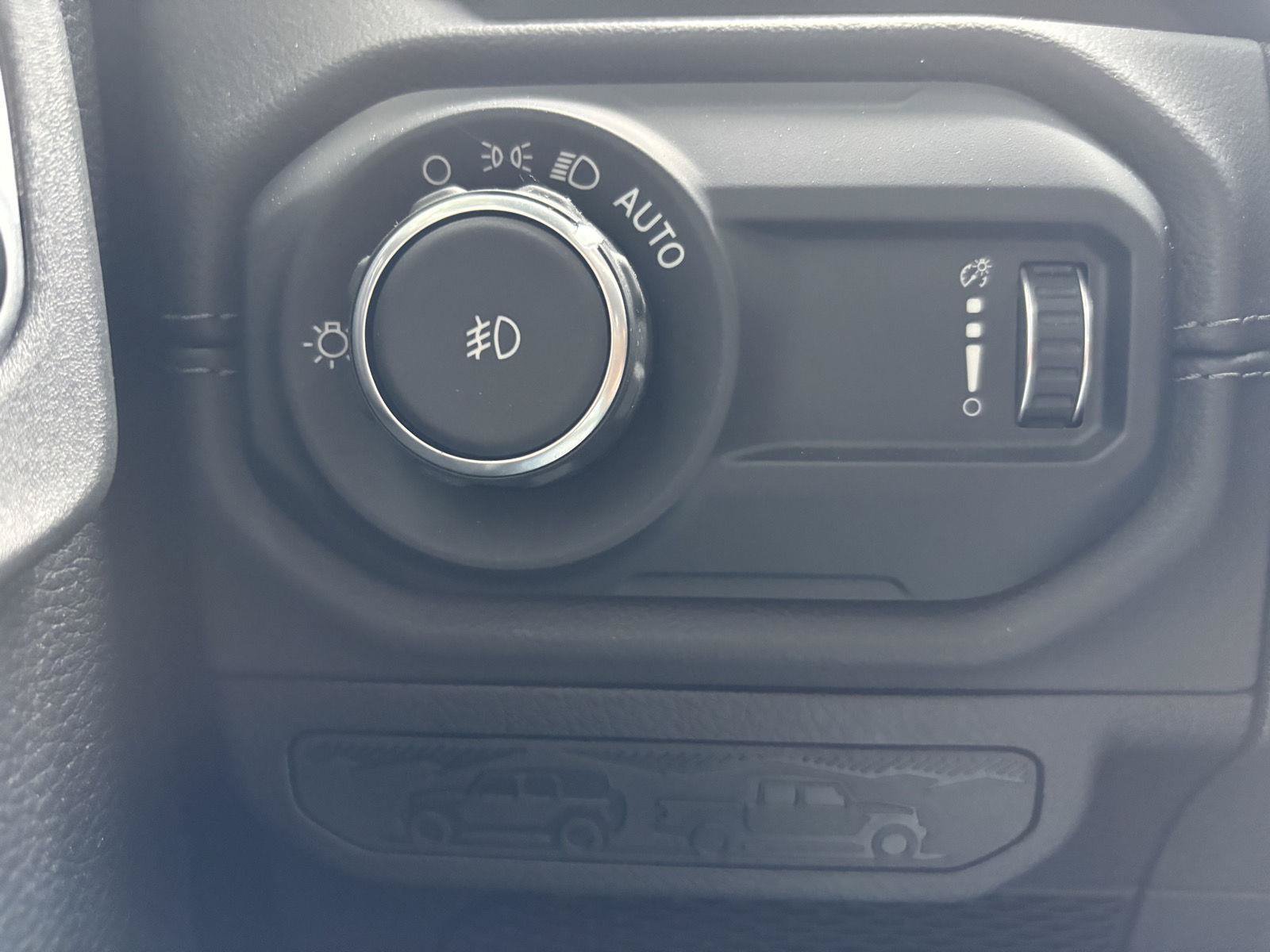 Used 2024 Jeep Wrangler Unlimited Sahara w/ Technology Group AWD/4WD image 26