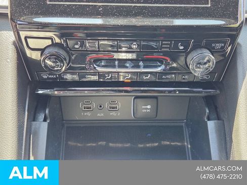Used 2025 Jeep Grand Cherokee Laredo w/ Luxury Tech Group I AWD/4WD image 23