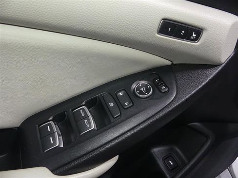 Used 2018 Honda Accord Touring image 19