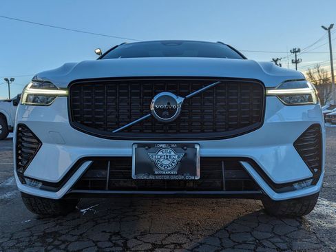 Used 2022 Volvo XC60 B5 R-Design w/ Advanced Package image 4