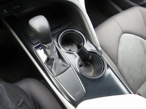 Used 2019 Toyota Camry LE image 24