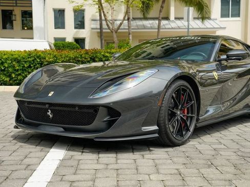 Used 2020 Ferrari 812 Superfast RWD image 44
