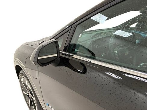 Used 2025 Chevrolet Equinox EV LT w/ Convenience Package image 10