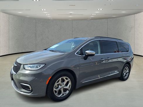 Used 2023 Chrysler Pacifica Limited FWD image 9