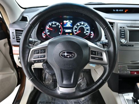 Used 2013 Subaru Outback 2.5i Limited AWD/4WD image 7