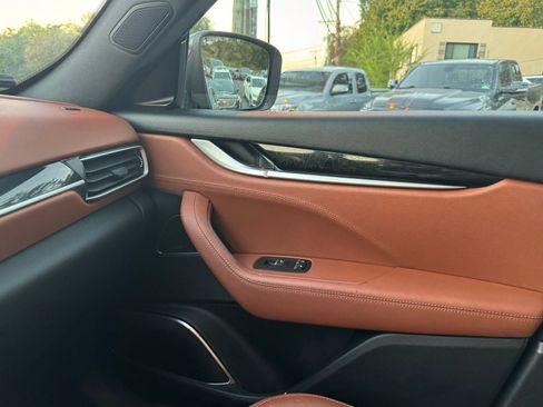 Used 2017 Maserati Levante S image 27