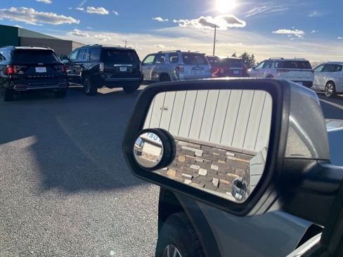 Used 2023 GMC Acadia SLE w/ Driver Convenience Package AWD/4WD image 23