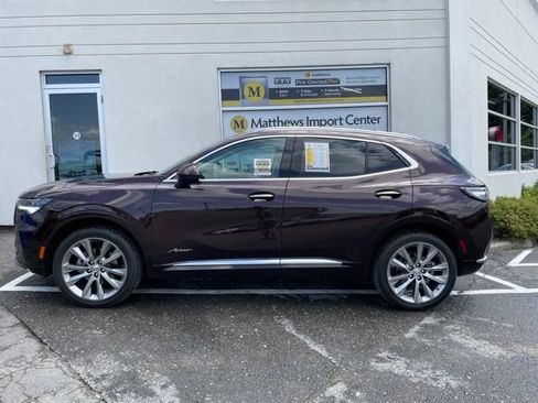 Used 2022 Buick Envision Avenir w/ Safety Package AWD/4WD image 2