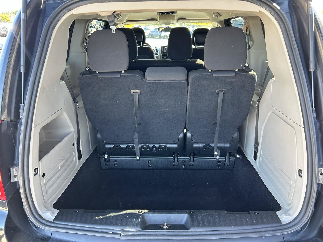 Used 2018 Dodge Grand Caravan SE w/ Rear Park Assist Package FWD image 16