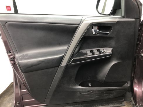 Used 2016 Toyota RAV4 SE image 15