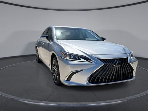 Used 2025 Lexus ES 350 w/ Premium Package FWD image 12