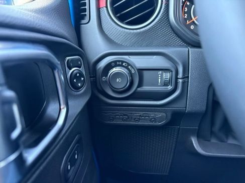 Used 2025 Jeep Wrangler Unlimited Rubicon w/ Safety Group AWD/4WD image 33
