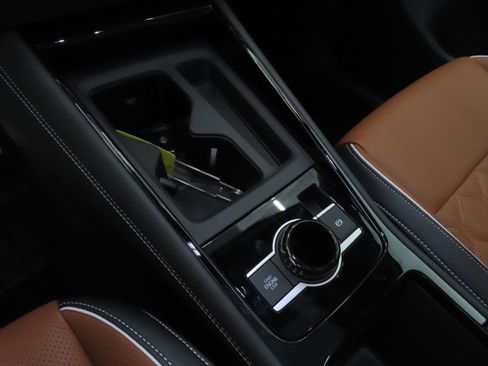 New 2026 Volkswagen Tiguan SEL R-Line image 18