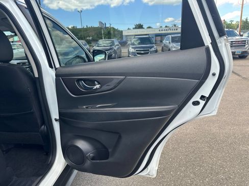 Used 2019 Nissan Rogue SV AWD/4WD image 34