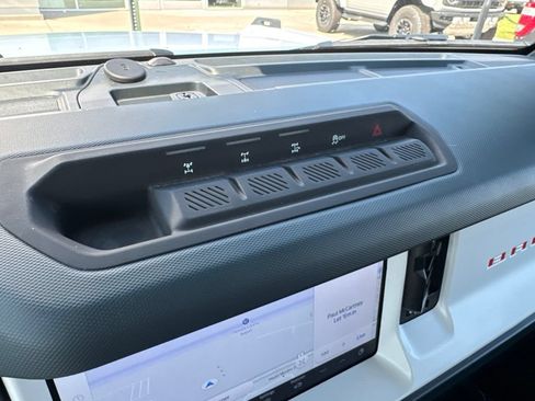 Used 2025 Ford Bronco Heritage Edition AWD/4WD image 30