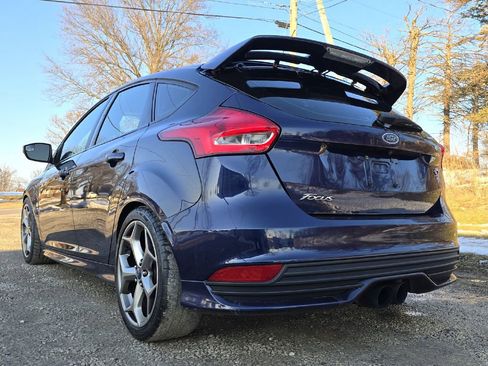 Used 2017 Ford Focus ST image 5