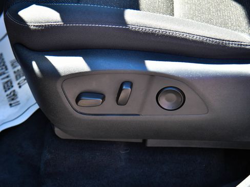Used 2024 Chevrolet Traverse LT FWD image 17