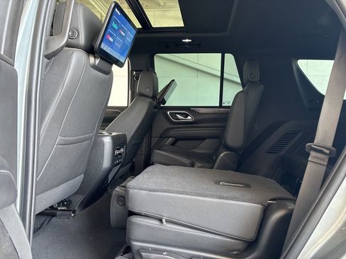 Used 2023 Chevrolet Tahoe Z71 w/ Luxury Package AWD/4WD image 17