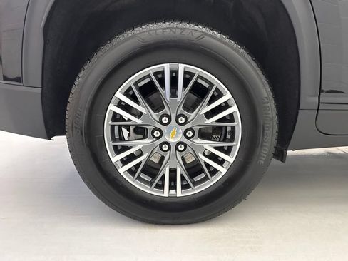 Used 2025 Chevrolet Traverse LT AWD/4WD image 11