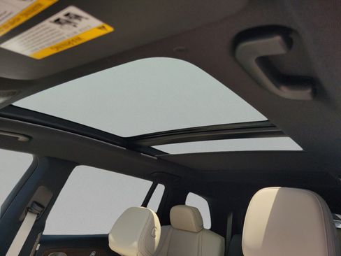 Certified 2025 Mercedes-Benz GLS 450 4MATIC image 30