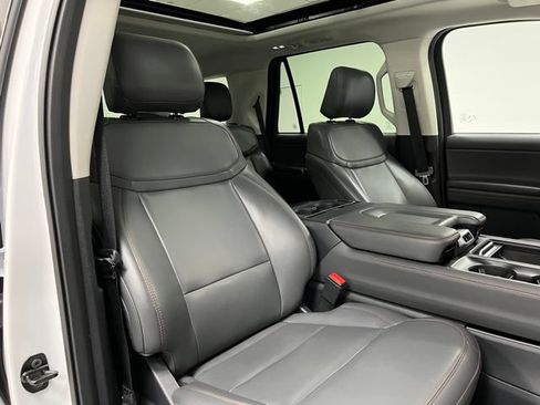 Used 2025 Ford Expedition Active AWD/4WD image 56