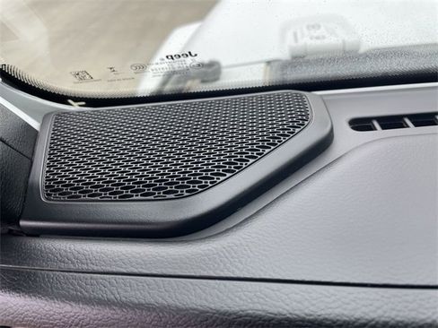 Used 2021 Jeep Gladiator Sport image 23