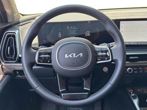Used 2025 Kia Sorento S w/ Panoramic Sunroof Package FWD image 19