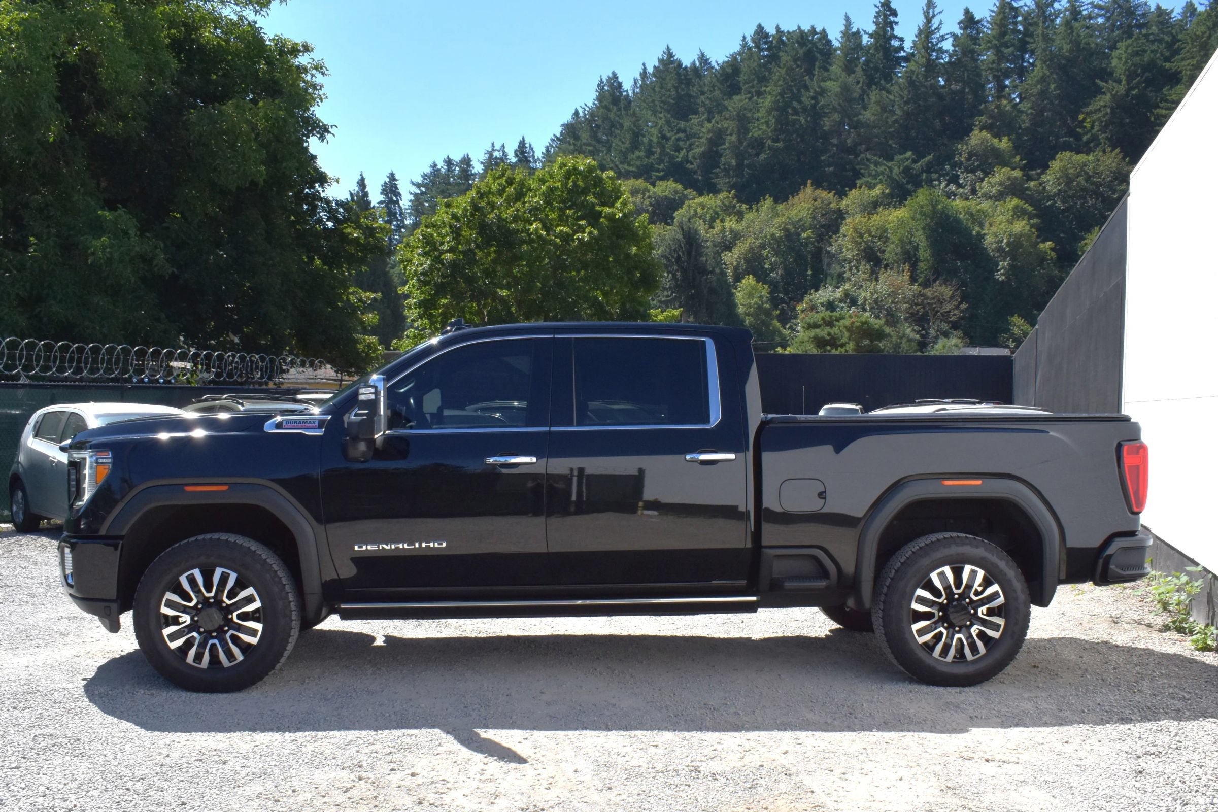 Used 2021 GMC Sierra 3500 Denali w/ Denali Black Diamond Edition AWD/4WD image 4