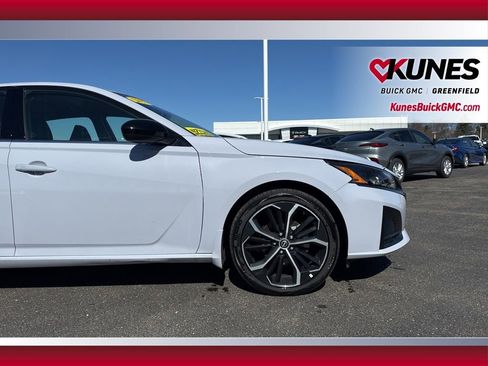 Used 2025 Nissan Altima 2.5 SR image 13