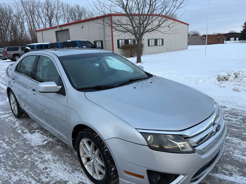 Used 2010 Ford Fusion SEL image 3