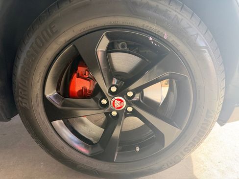 Used 2018 Jaguar F-PACE Premium image 49