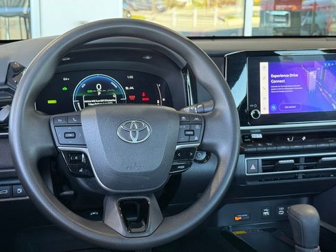 Certified 2025 Toyota Camry LE image 31