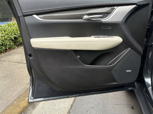 Used 2023 Cadillac XT5 Sportv image 10