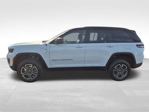 Used 2023 Jeep Grand Cherokee Trailhawk w/ Luxury Tech Group III image 3
