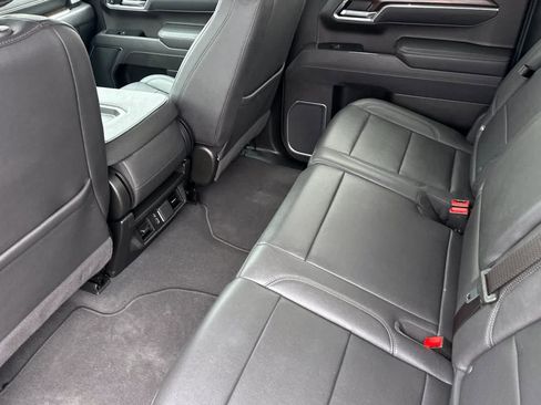 Used 2025 GMC Sierra 1500 SLT image 4