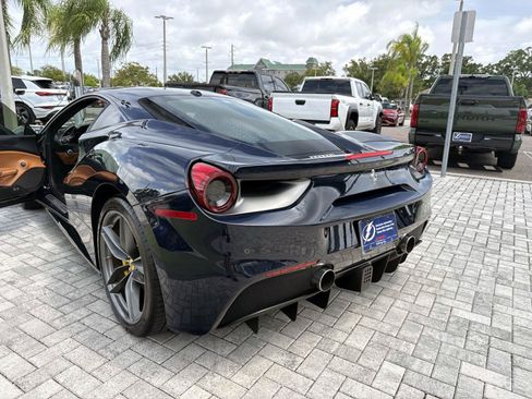 Used 2017 Ferrari 488 GTB RWD image 10