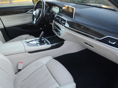 Used 2016 BMW 740i RWD image 10