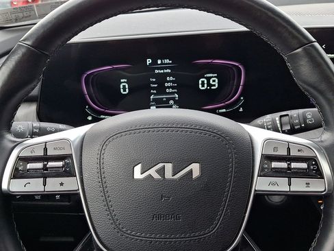 Used 2023 Kia Telluride EX w/ EX Captain's Chair Package image 21