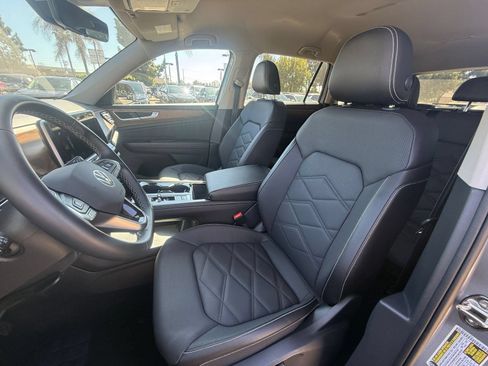 Used 2026 Volkswagen Atlas SE FWD image 36