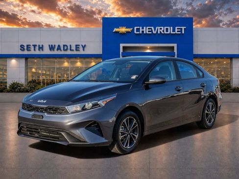 Used 2024 Kia Forte LXS w/ LXS Technology Package FWD image 3
