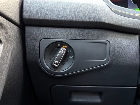 Used 2023 Volkswagen Tiguan SE R-Line image 23